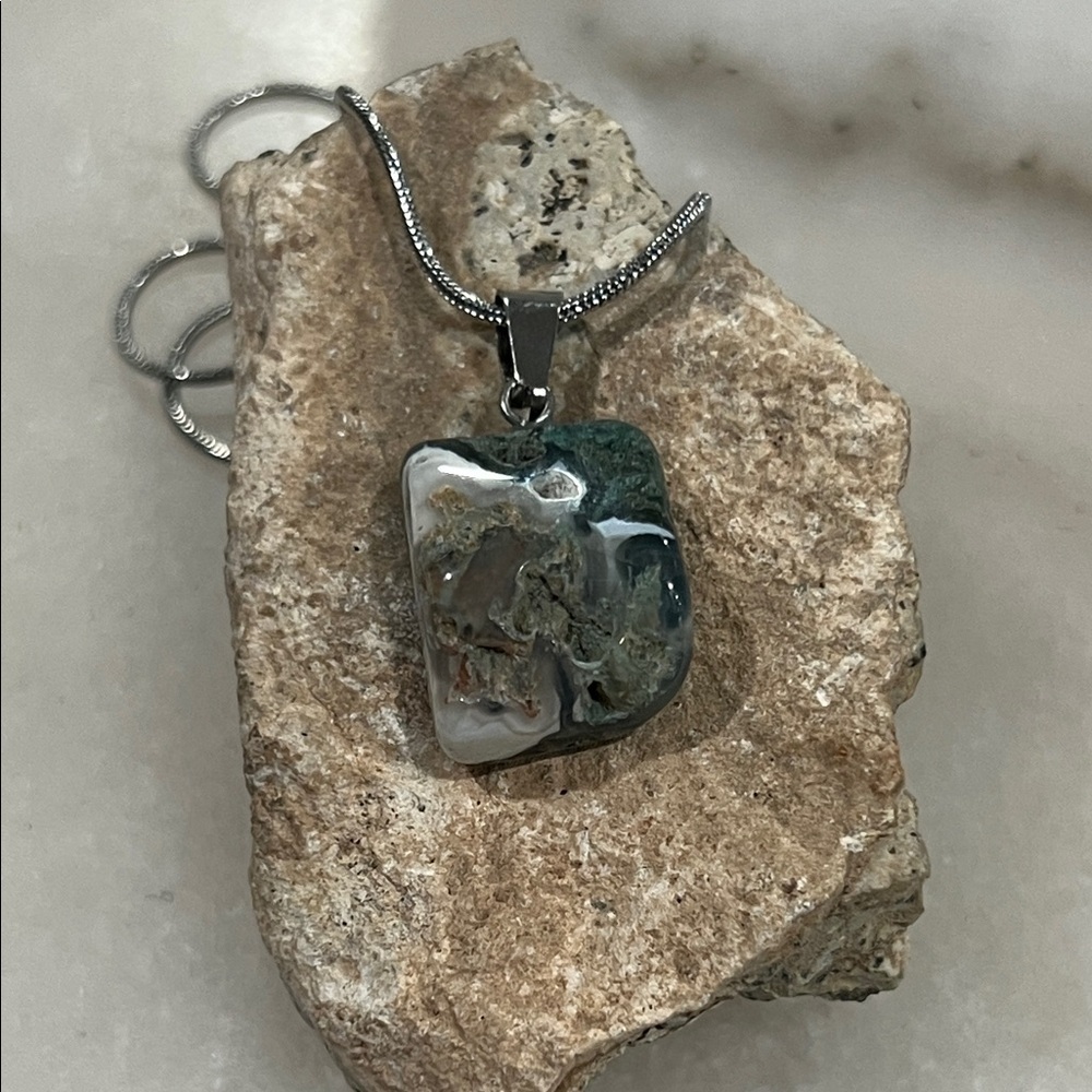 Green Moss Agate Gemstone Pendant Necklace